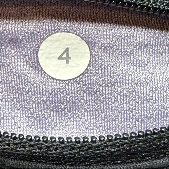 Lululemon Run Ultra Short ll Beachy Floral White Fossil/Black size 4 - Picture 8 of 14